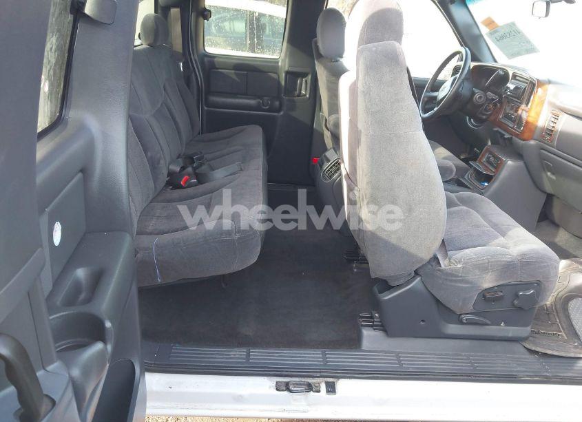 Photo 8 of 2002 Chevrolet Silverado 1500 LS (VIN 2GCEC19T021231049)