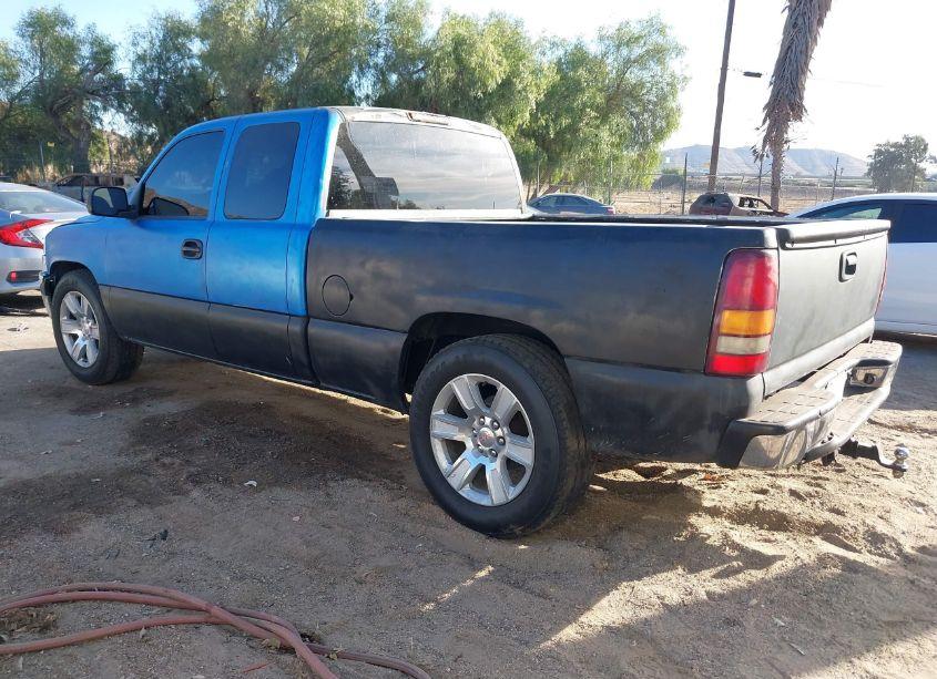 Photo 3 of 2002 Chevrolet Silverado 1500 LS (VIN 2GCEC19T021379007)