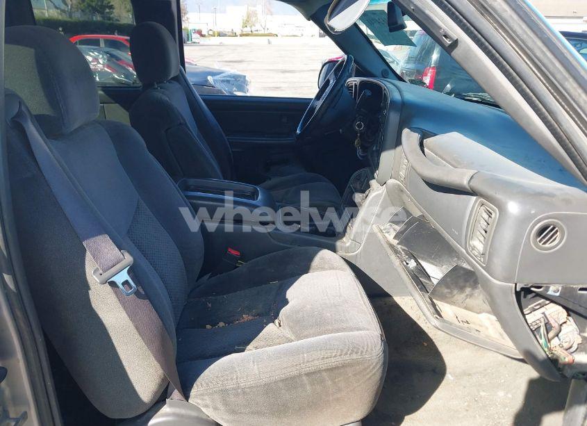 Photo 5 of 2005 Chevrolet Silverado 1500 LS (VIN 2GCEC19T051261530)