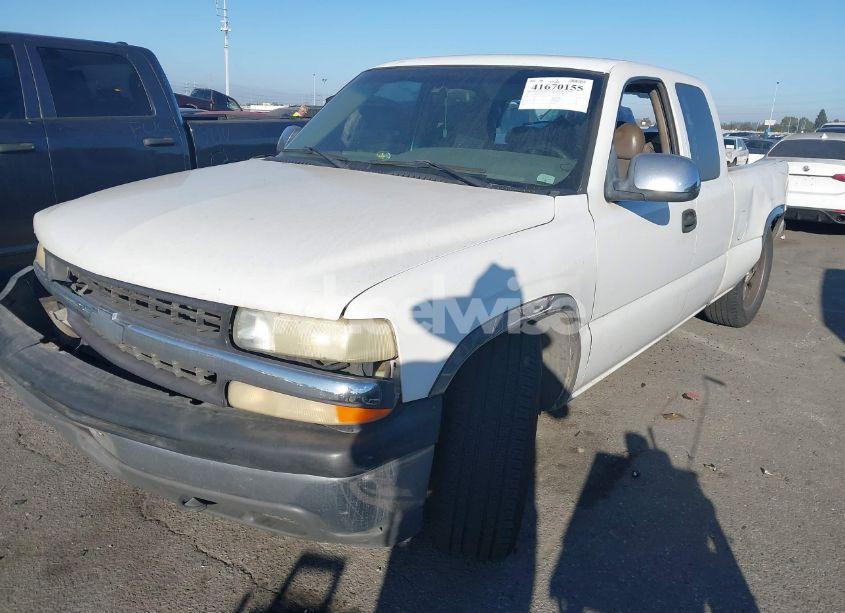Photo 2 of 2000 Chevrolet Silverado 1500 LS (VIN 2GCEC19T0Y1209822)
