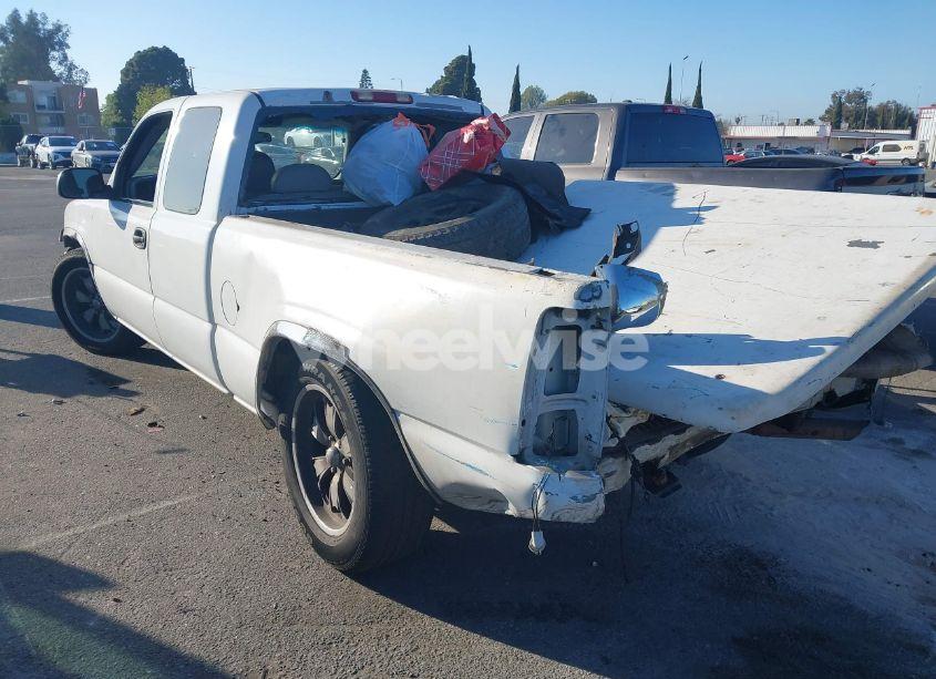 Photo 3 of 2000 Chevrolet Silverado 1500 LS (VIN 2GCEC19T0Y1209822)