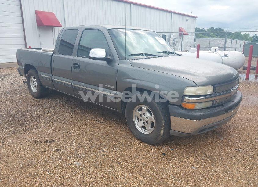 2000 Chevrolet Silverado 1500 LS (VIN 2GCEC19T0Y1271947) main photo