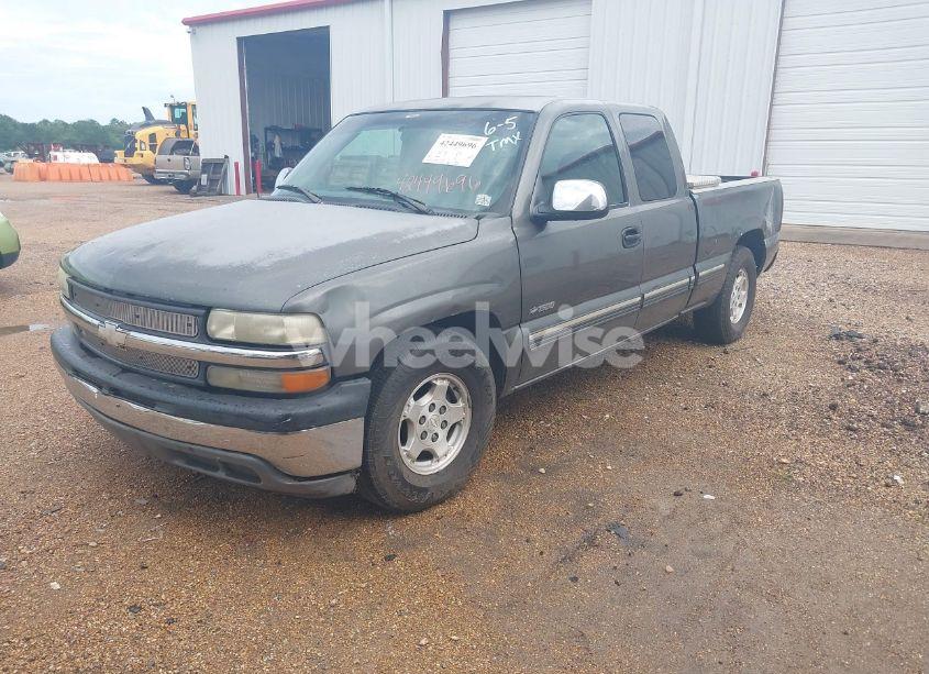 Photo 2 of 2000 Chevrolet Silverado 1500 LS (VIN 2GCEC19T0Y1271947)