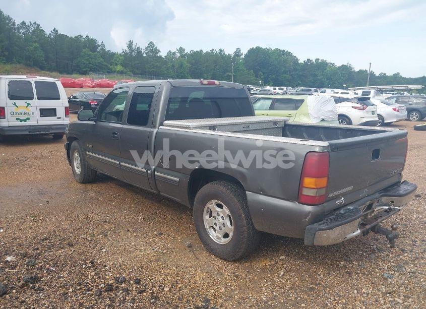Photo 3 of 2000 Chevrolet Silverado 1500 LS (VIN 2GCEC19T0Y1271947)