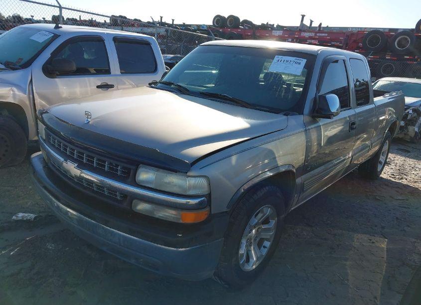 Photo 2 of 2000 Chevrolet Silverado 1500 LS (VIN 2GCEC19T0Y1323755)