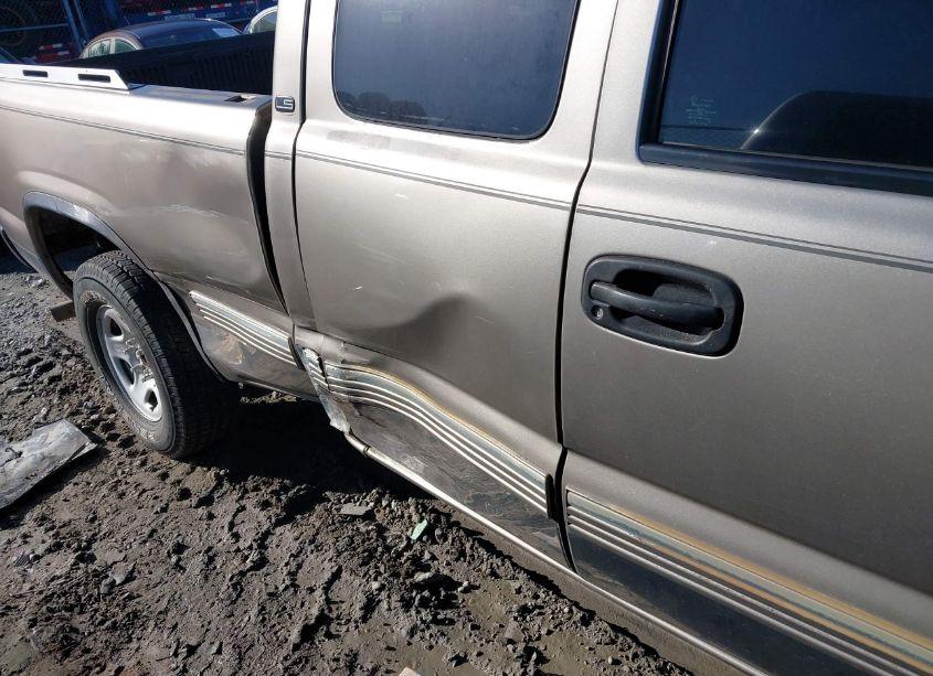 Photo 6 of 2000 Chevrolet Silverado 1500 LS (VIN 2GCEC19T0Y1323755)