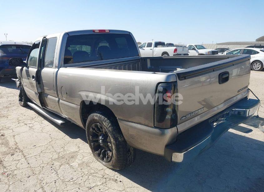 Photo 3 of 2001 Chevrolet Silverado C1500 (VIN 2GCEC19T111309806)