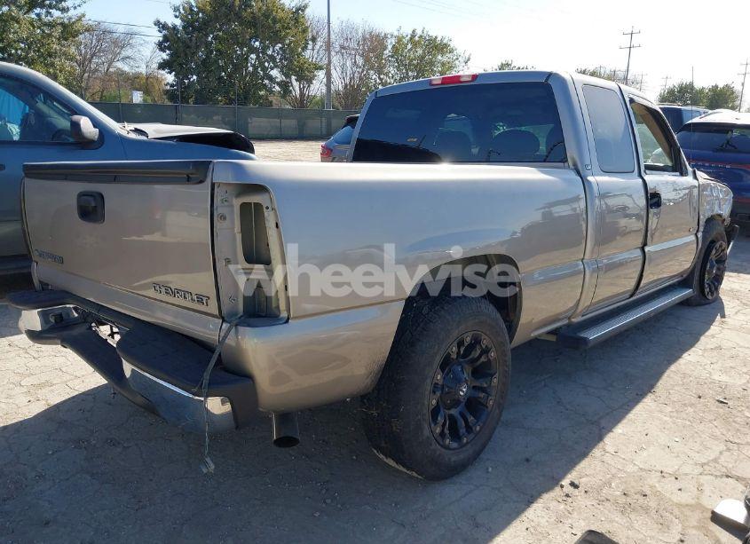 Photo 4 of 2001 Chevrolet Silverado C1500 (VIN 2GCEC19T111309806)