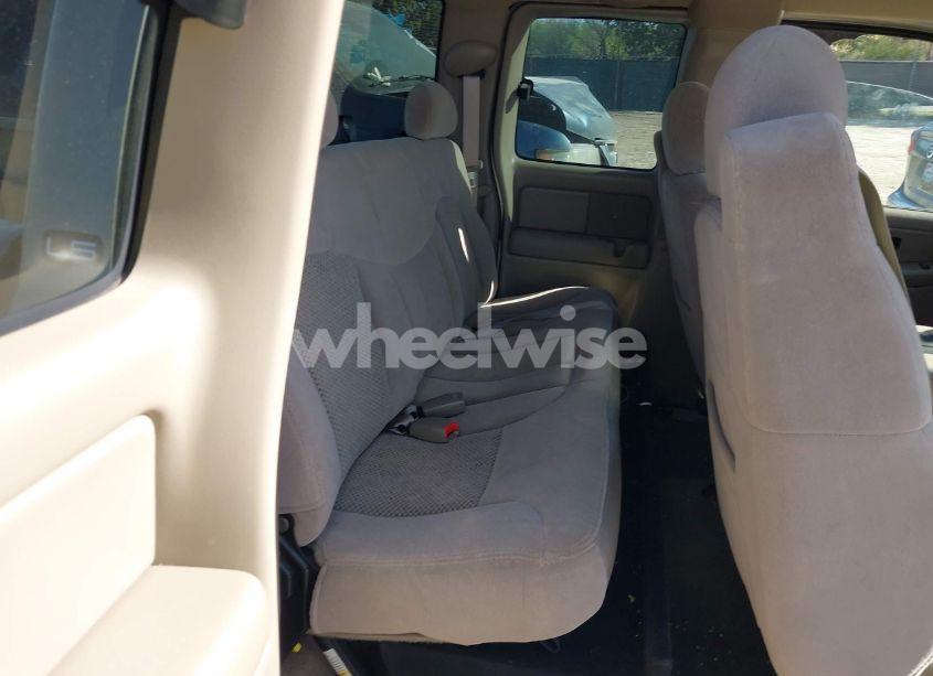 Photo 8 of 2001 Chevrolet Silverado C1500 (VIN 2GCEC19T111309806)