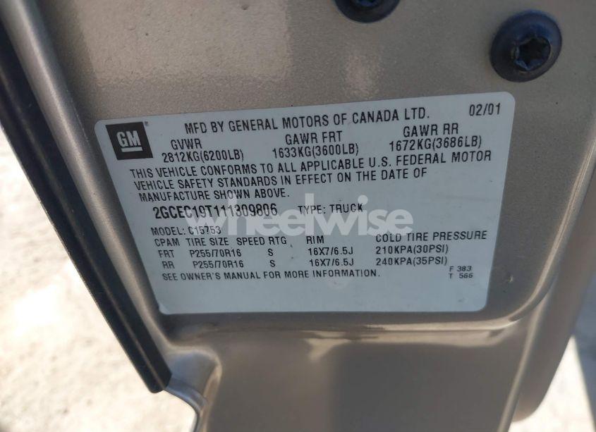 Photo 9 of 2001 Chevrolet Silverado C1500 (VIN 2GCEC19T111309806)