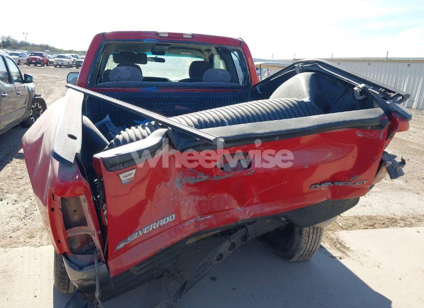 Photo 6 of 2000 Chevrolet Silverado 1500 LS (VIN 2GCEC19T1Y1147072)