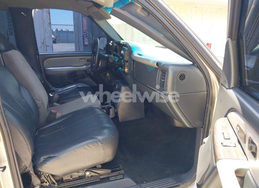 Photo 5 of 2000 Chevrolet Silverado 1500 LS (VIN 2GCEC19T1Y1150053)