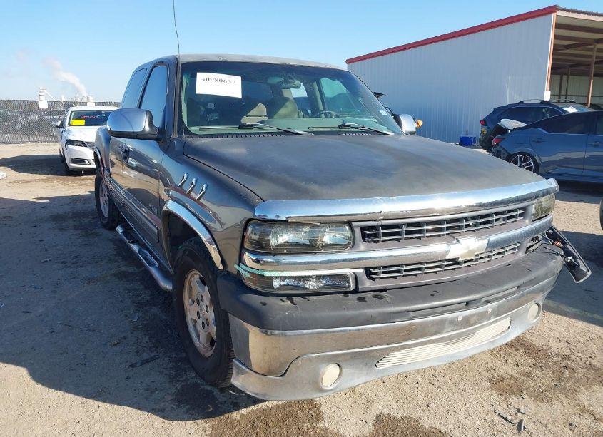 2000 Chevrolet Silverado 1500 LS (VIN 2GCEC19T1Y1211532) main photo