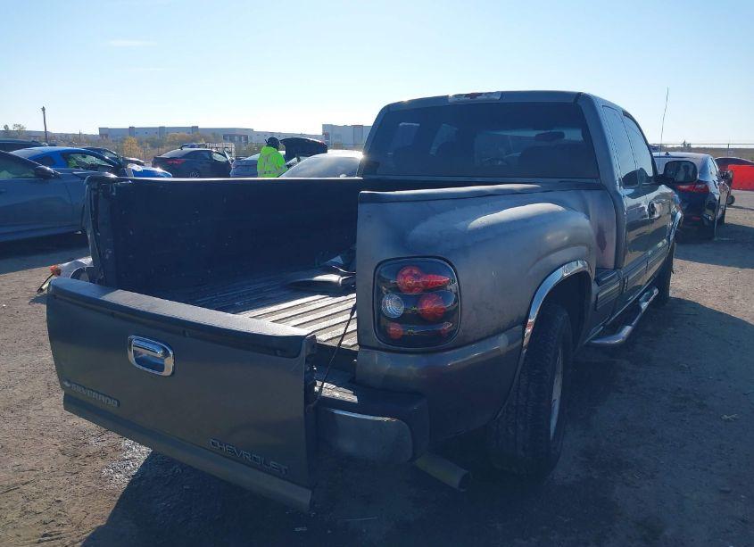 Photo 4 of 2000 Chevrolet Silverado 1500 LS (VIN 2GCEC19T1Y1211532)