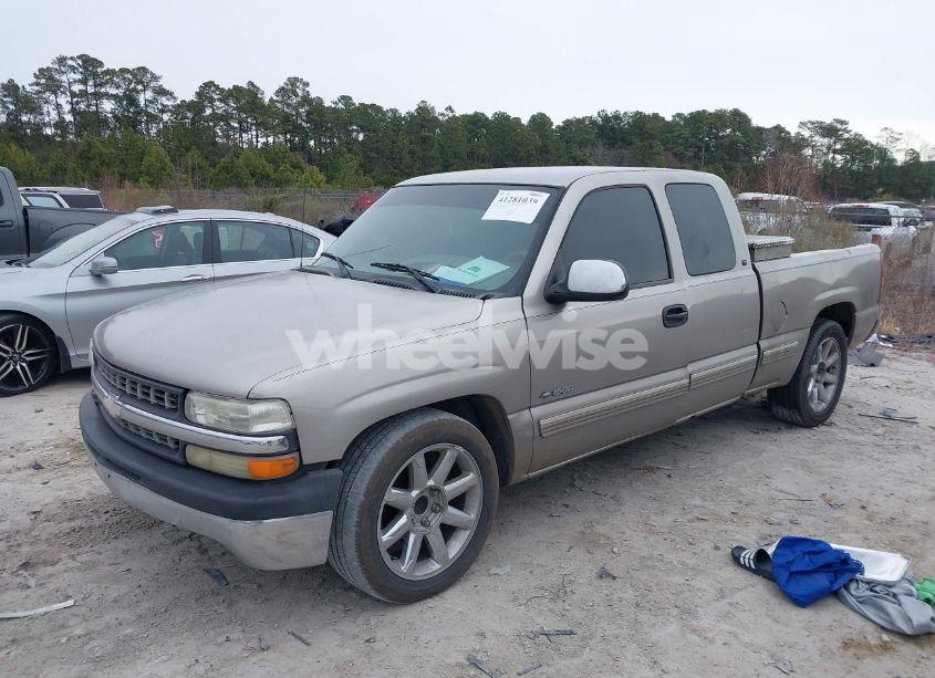 Photo 2 of 2000 Chevrolet Silverado 1500 LS (VIN 2GCEC19T1Y1250072)