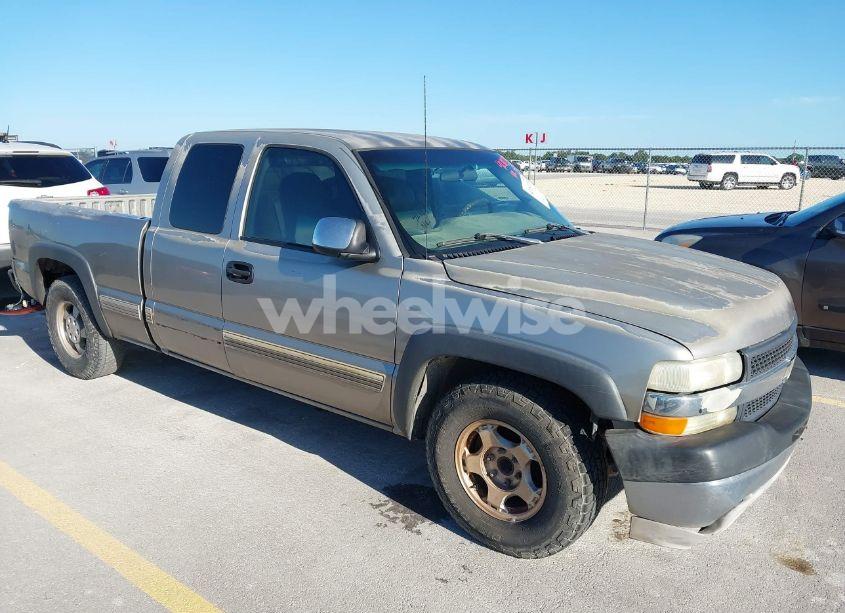 1999 Chevrolet Silverado 1500 LS (VIN 2GCEC19T2X1273939) main photo