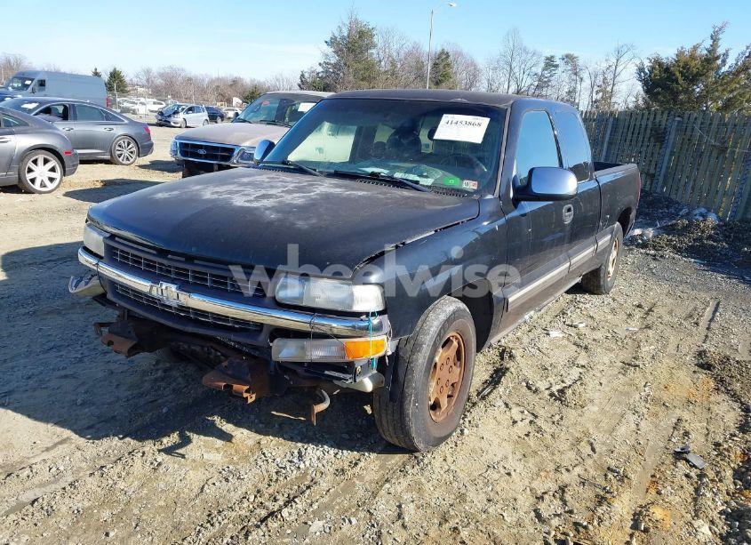 Photo 2 of 2000 Chevrolet Silverado 1500 LS (VIN 2GCEC19T2Y1299510)