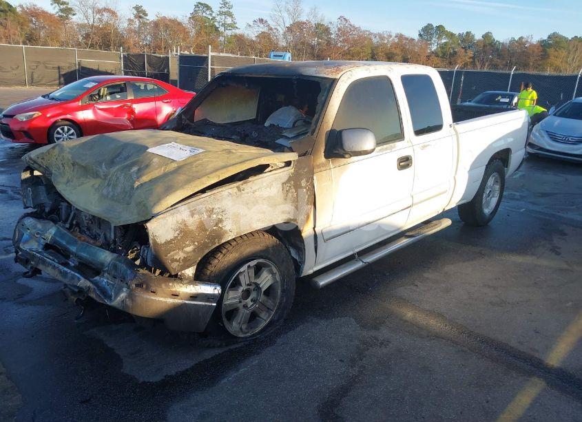 Photo 2 of 2004 Chevrolet Silverado 1500 LS (VIN 2GCEC19T341329835)