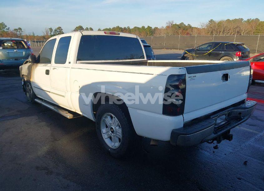 Photo 3 of 2004 Chevrolet Silverado 1500 LS (VIN 2GCEC19T341329835)