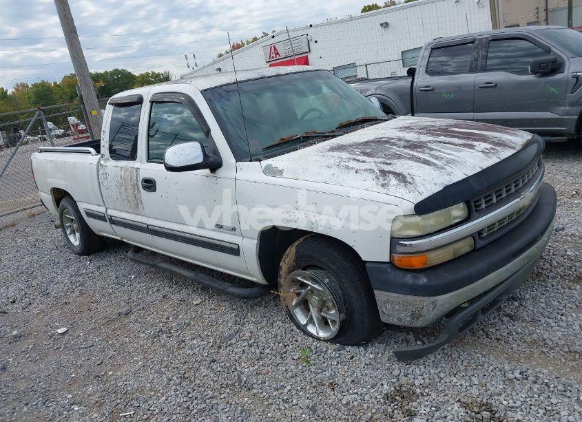 2000 Chevrolet Silverado 1500 LS (VIN 2GCEC19T3Y1220961) main photo