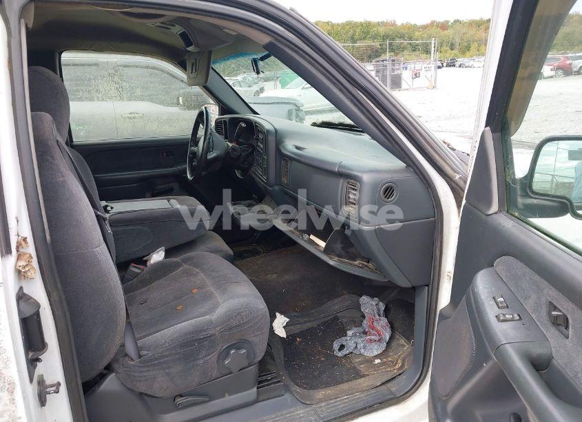 Photo 5 of 2000 Chevrolet Silverado 1500 LS (VIN 2GCEC19T3Y1220961)