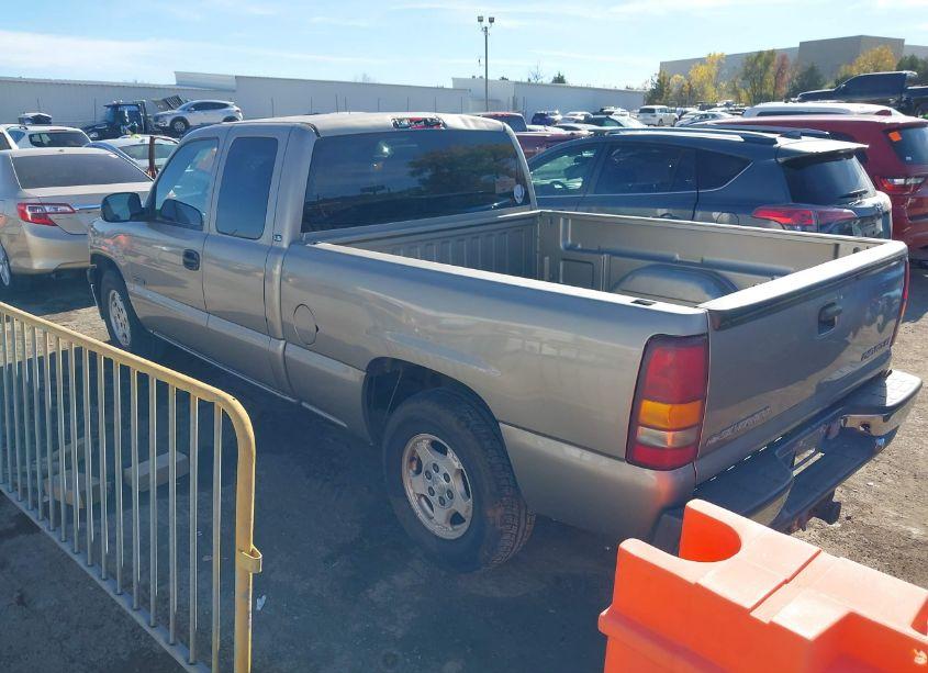 Photo 3 of 2002 Chevrolet Silverado 1500 LS (VIN 2GCEC19T421140821)