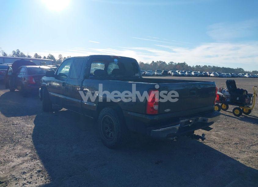 Photo 3 of 2003 Chevrolet Silverado 1500 LS (VIN 2GCEC19T431408042)