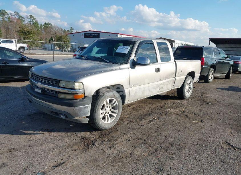 Photo 2 of 2000 Chevrolet Silverado 1500 LS (VIN 2GCEC19T4Y1184665)