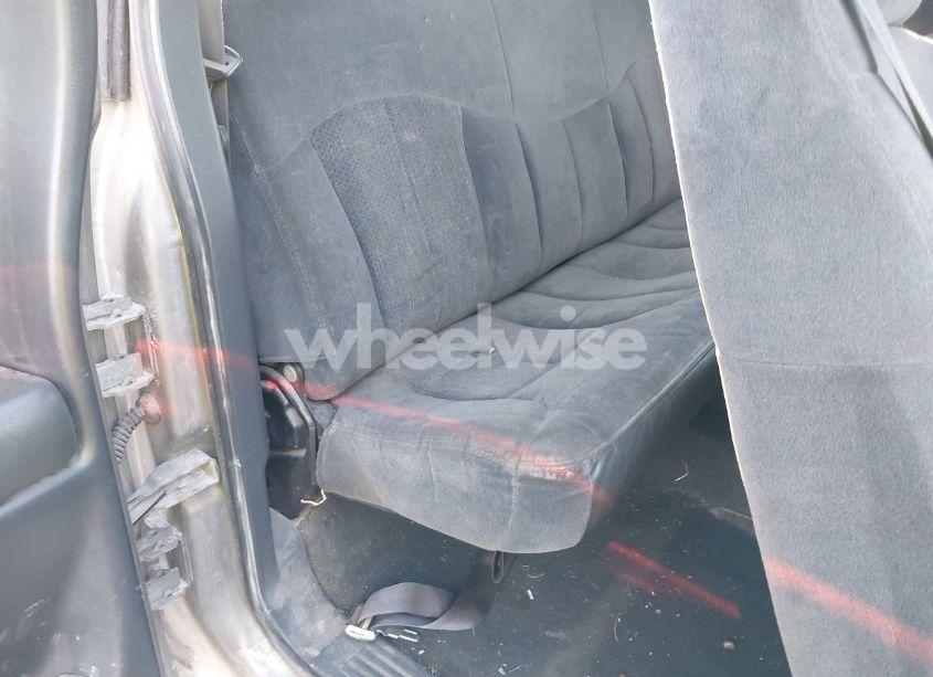 Photo 8 of 2000 Chevrolet Silverado 1500 LS (VIN 2GCEC19T4Y1184665)