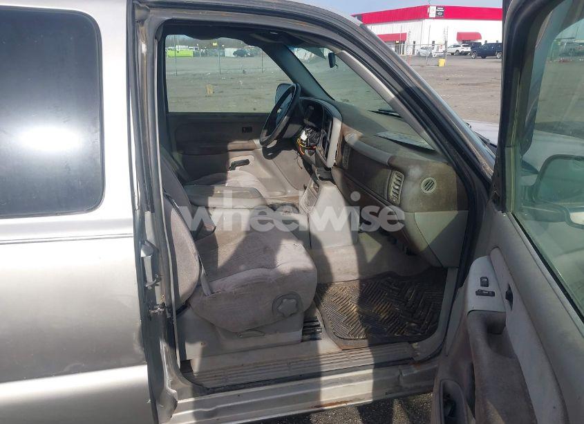 Photo 5 of 2000 Chevrolet Silverado 1500 LS (VIN 2GCEC19T4Y1217633)