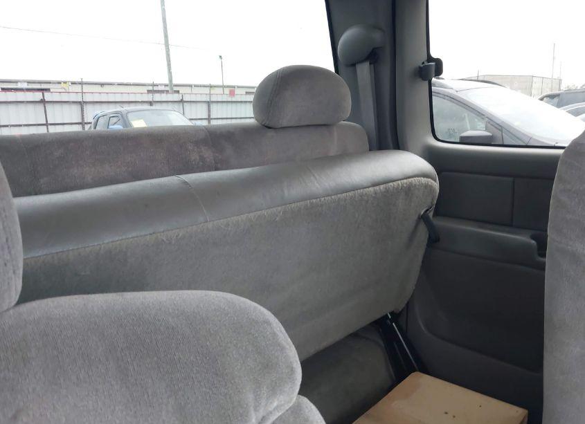 Photo 8 of 2000 Chevrolet Silverado 1500 LS (VIN 2GCEC19T4Y1404273)