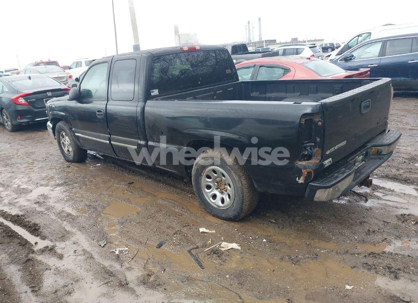 Photo 3 of 2003 Chevrolet Silverado 1500 LS (VIN 2GCEC19T531230495)