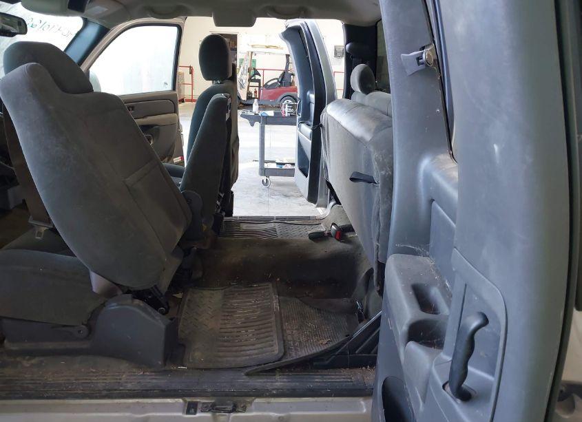 Photo 8 of 2004 Chevrolet Silverado 1500 LS (VIN 2GCEC19T541385260)