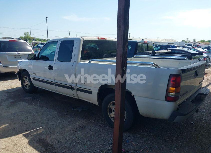 Photo 3 of 2000 Chevrolet Silverado 1500 LS (VIN 2GCEC19T5Y1372384)