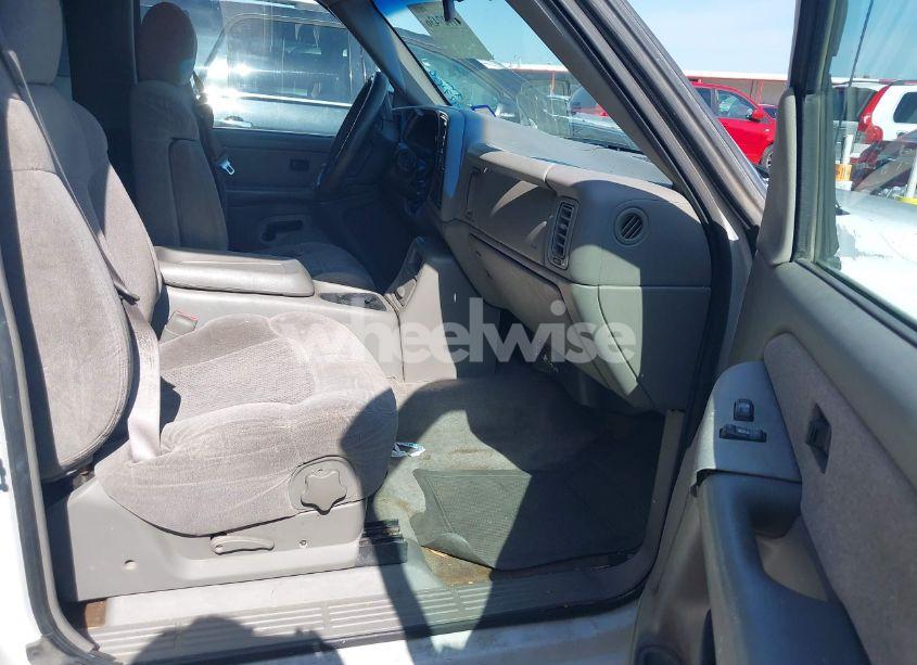 Photo 5 of 2000 Chevrolet Silverado 1500 LS (VIN 2GCEC19T5Y1372384)