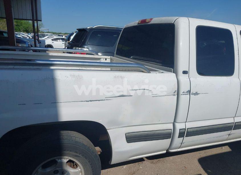 Photo 6 of 2000 Chevrolet Silverado 1500 LS (VIN 2GCEC19T5Y1372384)
