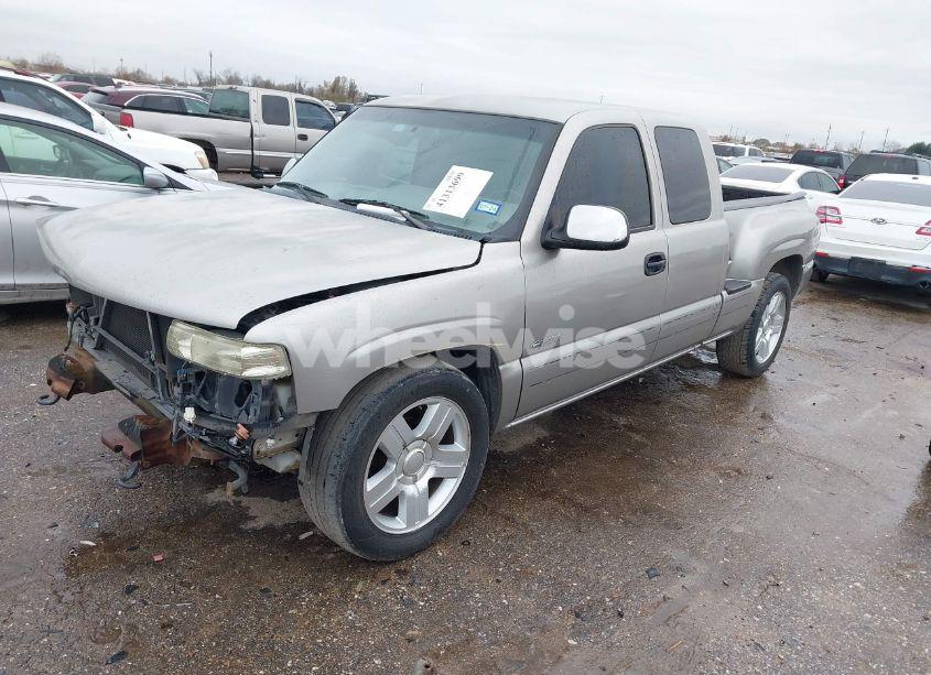 Photo 2 of 2001 Chevrolet Silverado 1500 LS (VIN 2GCEC19T611190151)