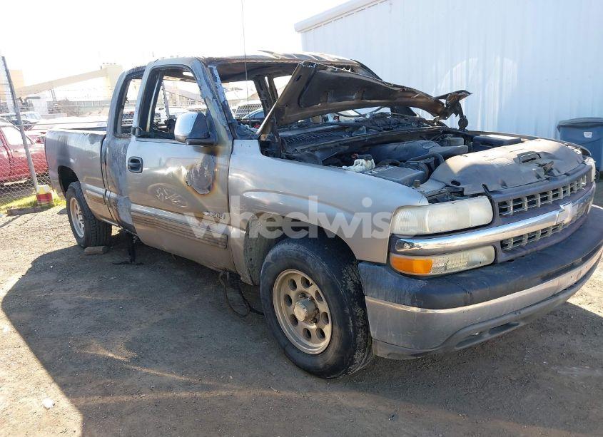 2002 Chevrolet Silverado 1500 LS (VIN 2GCEC19T621168779) main photo