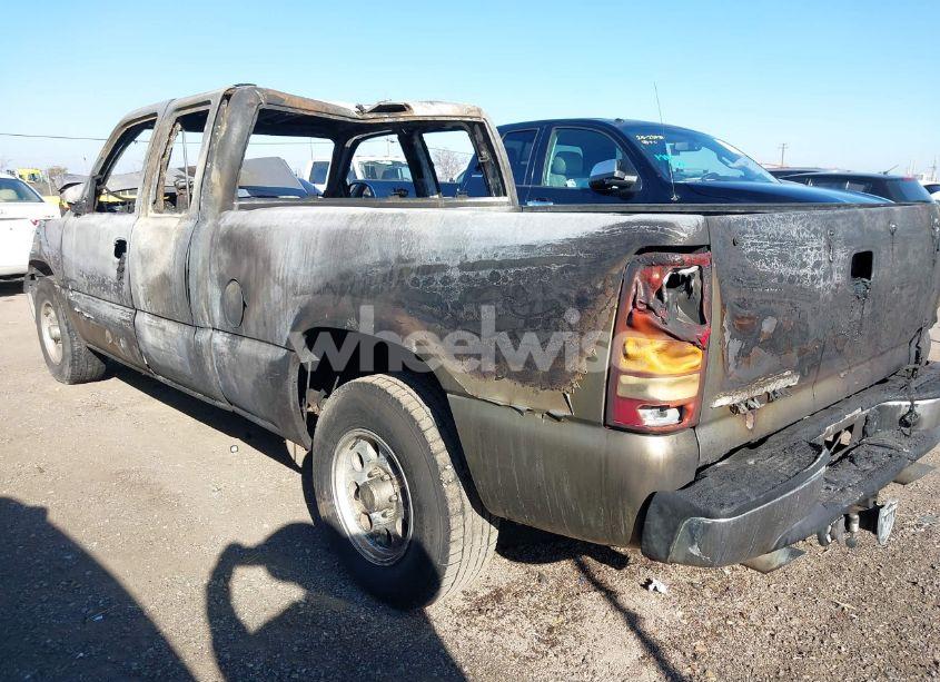 Photo 3 of 2002 Chevrolet Silverado 1500 LS (VIN 2GCEC19T621168779)