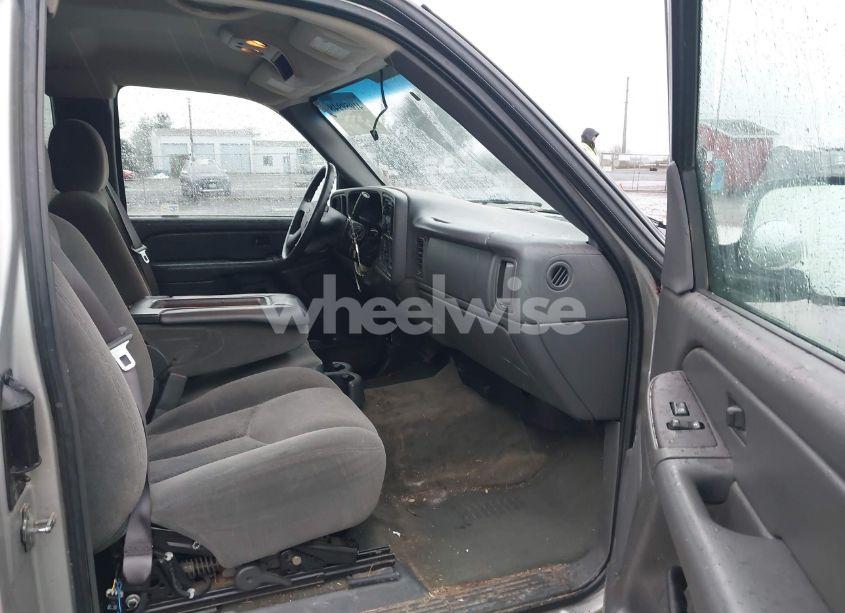 Photo 5 of 2005 Chevrolet Silverado 1500 LS (VIN 2GCEC19T651261080)