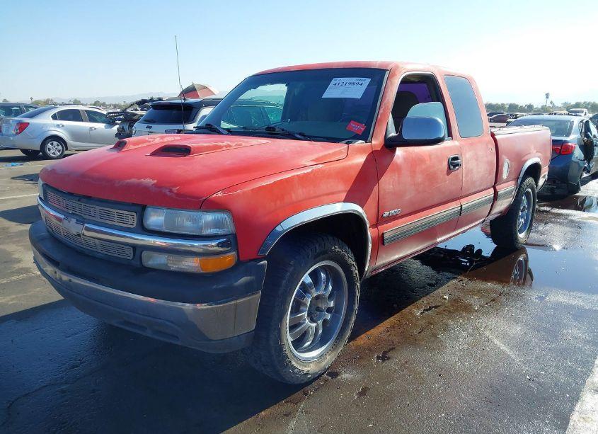 Photo 2 of 2000 Chevrolet Silverado 1500 LS (VIN 2GCEC19T6Y1126184)