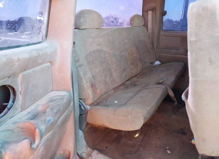 Photo 8 of 2000 Chevrolet Silverado 1500 LS (VIN 2GCEC19T6Y1126184)