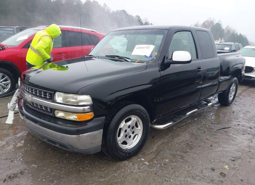 Photo 2 of 2000 Chevrolet Silverado 1500 LS (VIN 2GCEC19T6Y1147164)