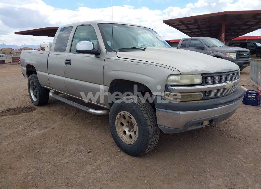 2000 Chevrolet Silverado 1500 LS (VIN 2GCEC19T6Y1174316) main photo