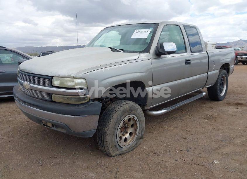 Photo 2 of 2000 Chevrolet Silverado 1500 LS (VIN 2GCEC19T6Y1174316)