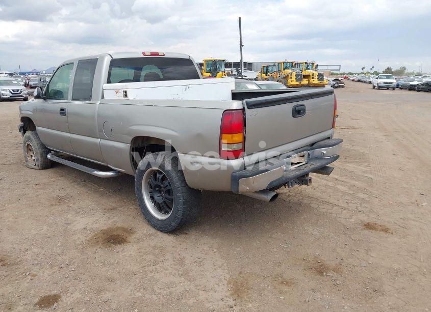 Photo 3 of 2000 Chevrolet Silverado 1500 LS (VIN 2GCEC19T6Y1174316)