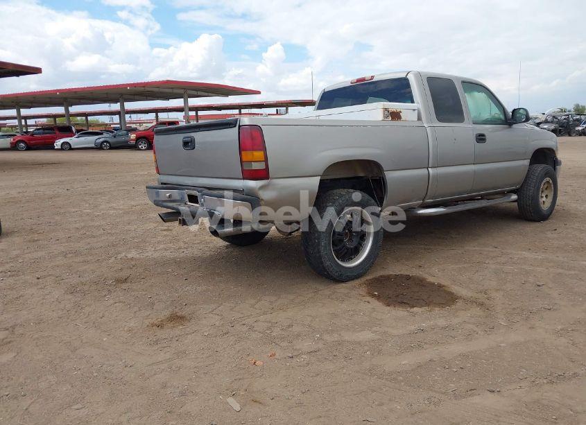 Photo 4 of 2000 Chevrolet Silverado 1500 LS (VIN 2GCEC19T6Y1174316)