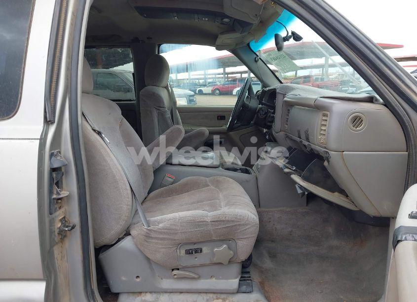 Photo 5 of 2000 Chevrolet Silverado 1500 LS (VIN 2GCEC19T6Y1174316)