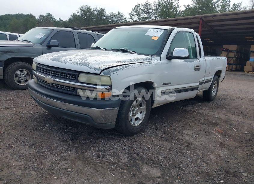Photo 2 of 2000 Chevrolet Silverado 1500 LS (VIN 2GCEC19T6Y1245739)