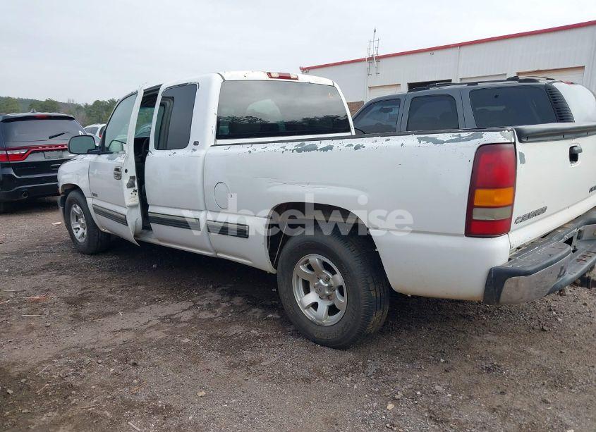 Photo 3 of 2000 Chevrolet Silverado 1500 LS (VIN 2GCEC19T6Y1245739)